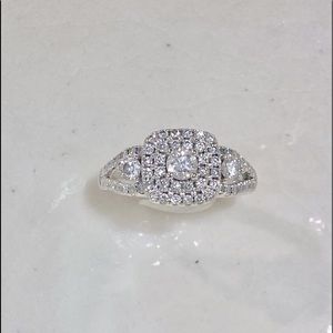 Zales 1.00 CTW Past Present Future Leo Diamond WG